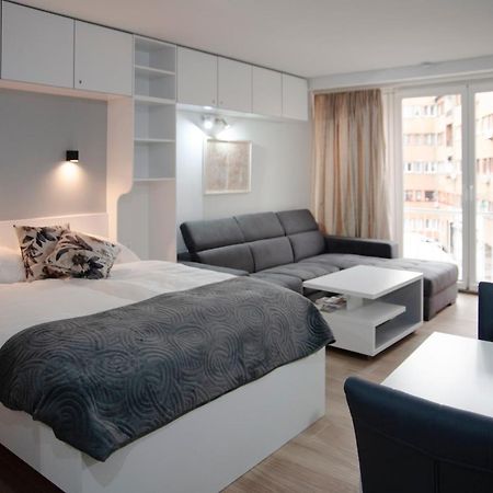 Studio Apartment Theatre View SJJ Esterno foto