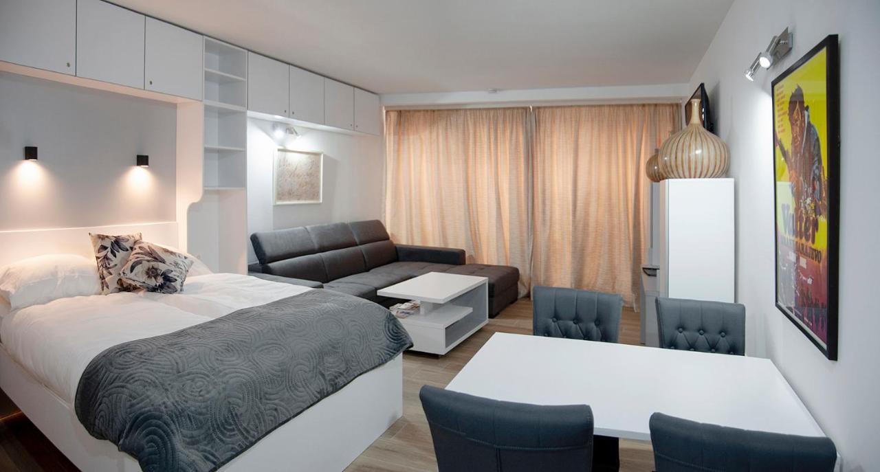 Studio Apartment Theatre View SJJ Esterno foto