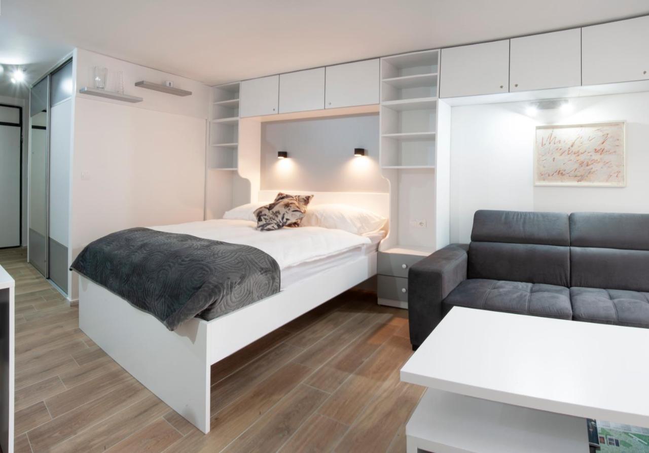 Studio Apartment Theatre View SJJ Esterno foto